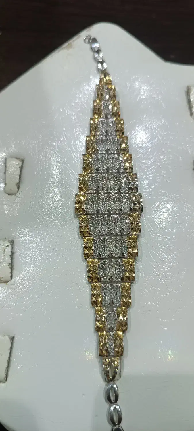 زنجیر|جواهرات|قم, نیروگاه|دیوار