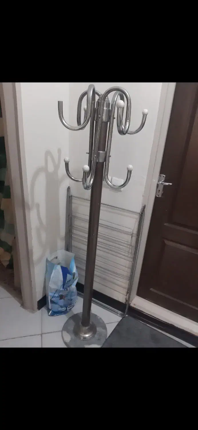 چوب لباسی با پایه سنگ مرمر|بندرخت و رخت‌آویز|چهارباغ, |دیوار