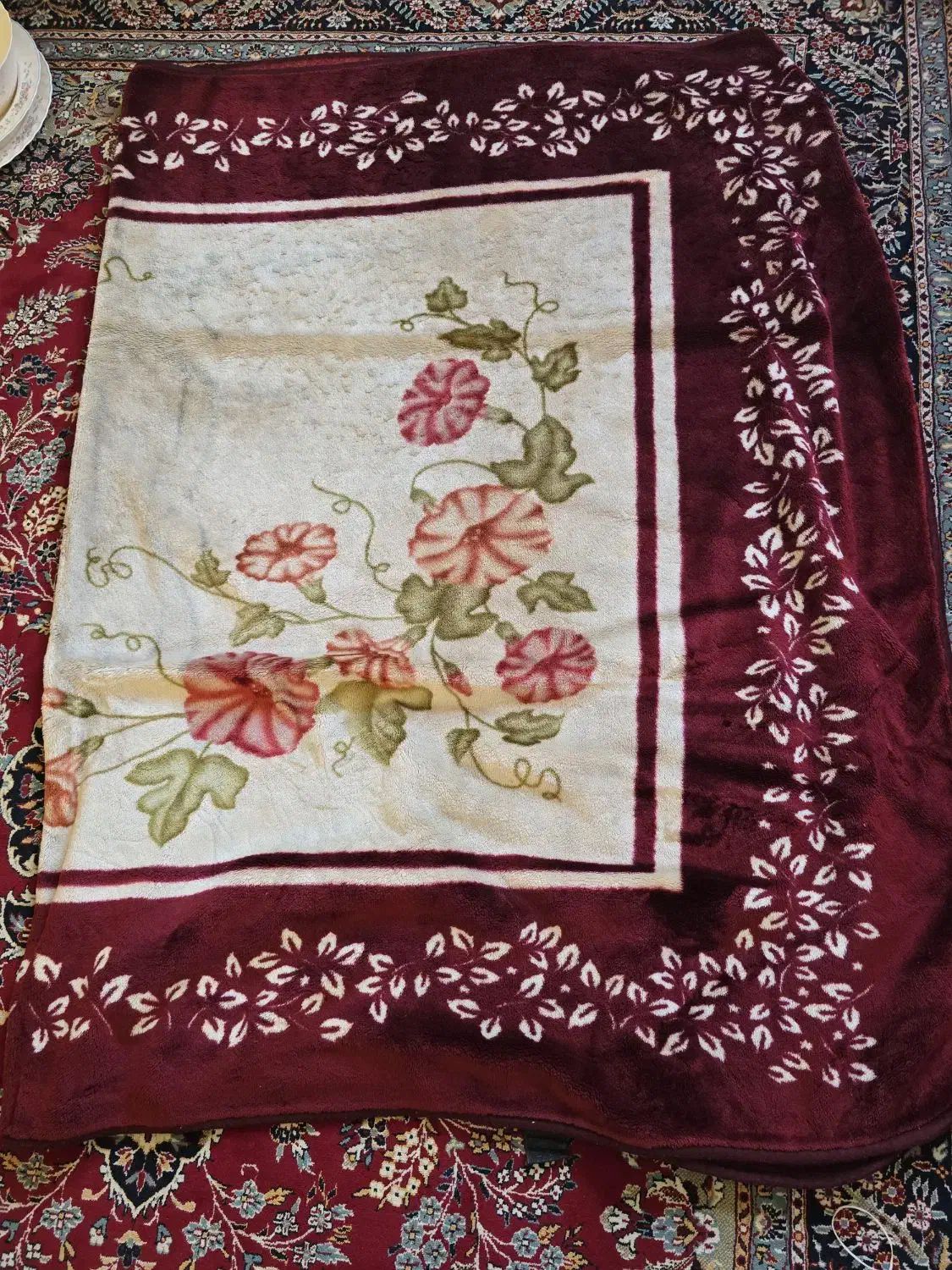 رختخواب|رختخواب، بالش، پتو|اصفهان, بوستان آینه خانه|دیوار