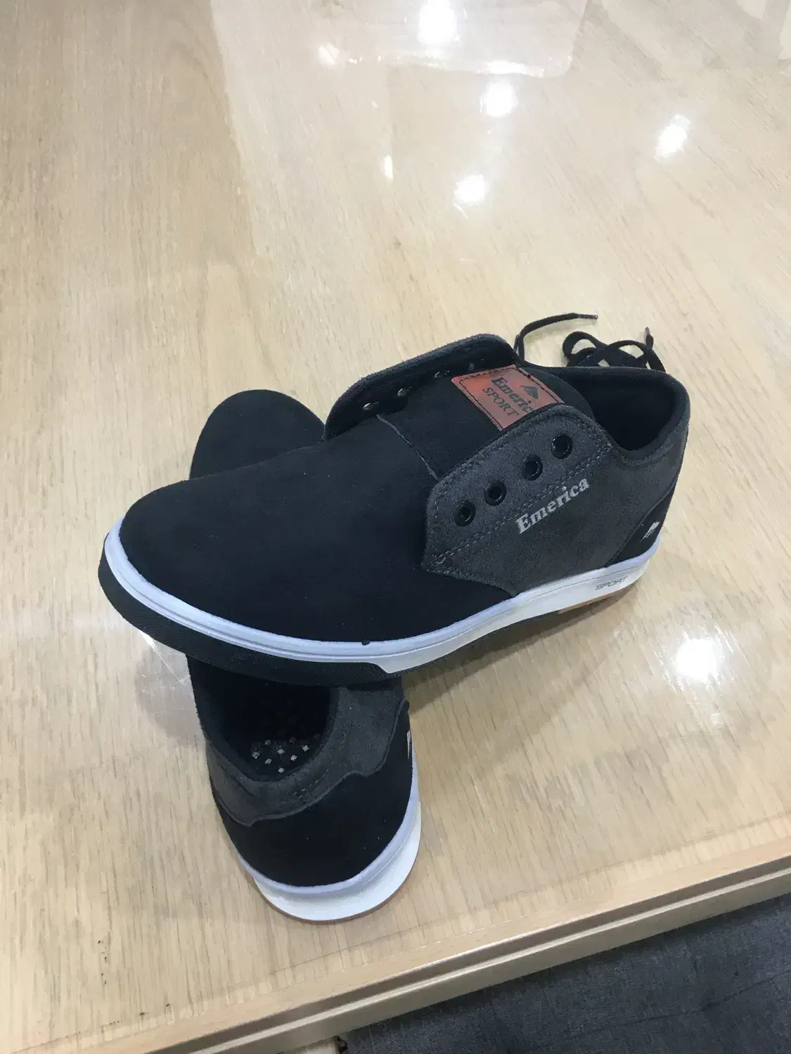 کفش اسپرت|کیف، کفش، کمربند|بانه, |دیوار