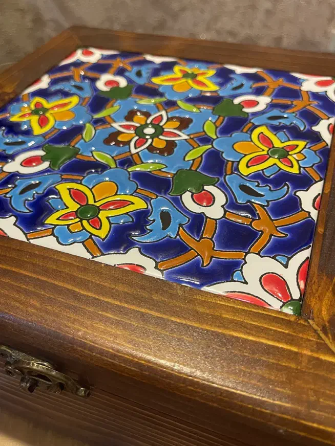 جعبه چوبی دست‌ساز با کاشی برجسته ی سنتی|صنایع دستی و سایر لوازم تزئینی|تهران, سعادت‌آباد|دیوار
