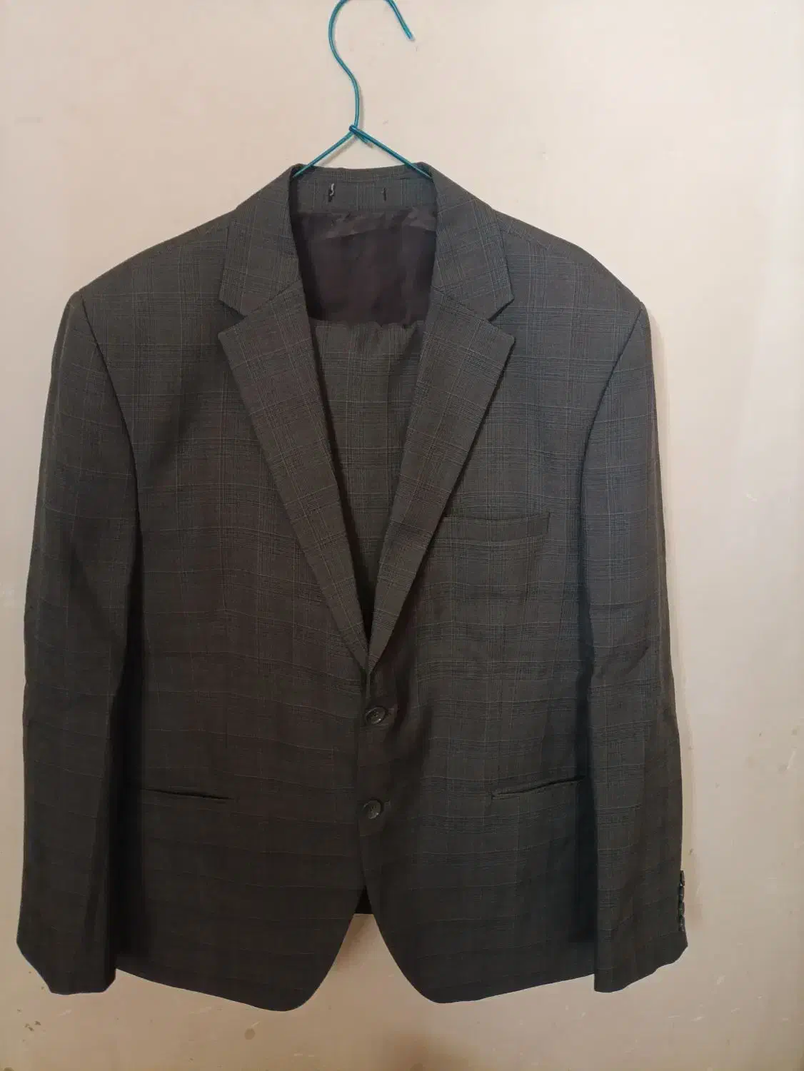 کت شلوار نو|لباس|مرودشت, ابوذر شمالی‎|دیوار