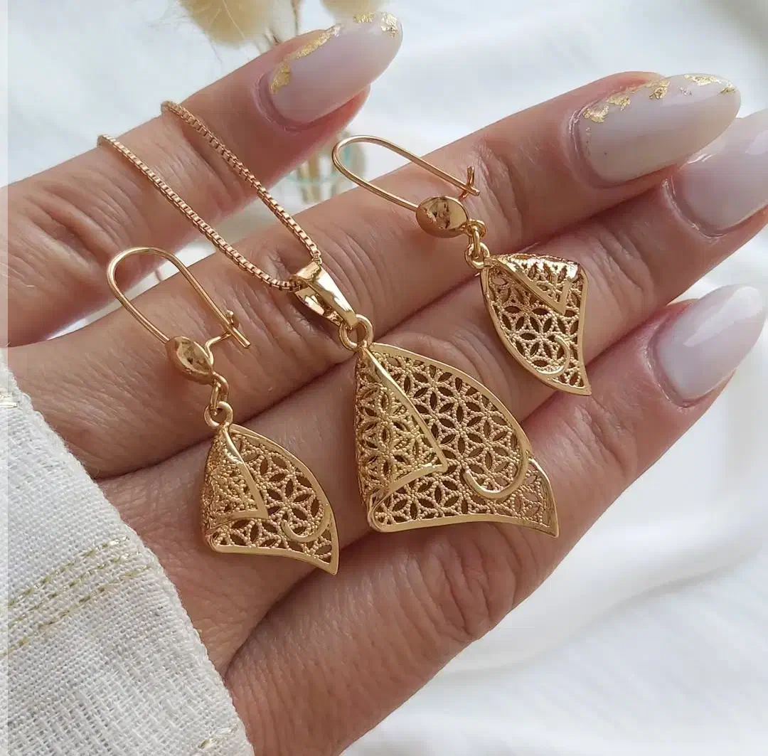 به زیبایی و ظرافت طلا سرویس های شوپینگ طرح مهدیس|بدلیجات|مشهد, احمدآباد|دیوار