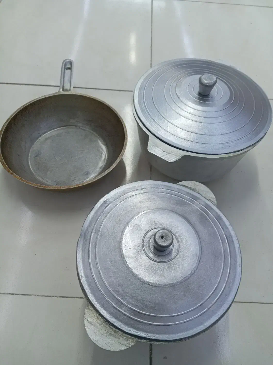 دوتا قابلمه و یک عدد تا چدن ریخته گری|ظروف پخت‌وپز|سبزوار, پاسداران|دیوار