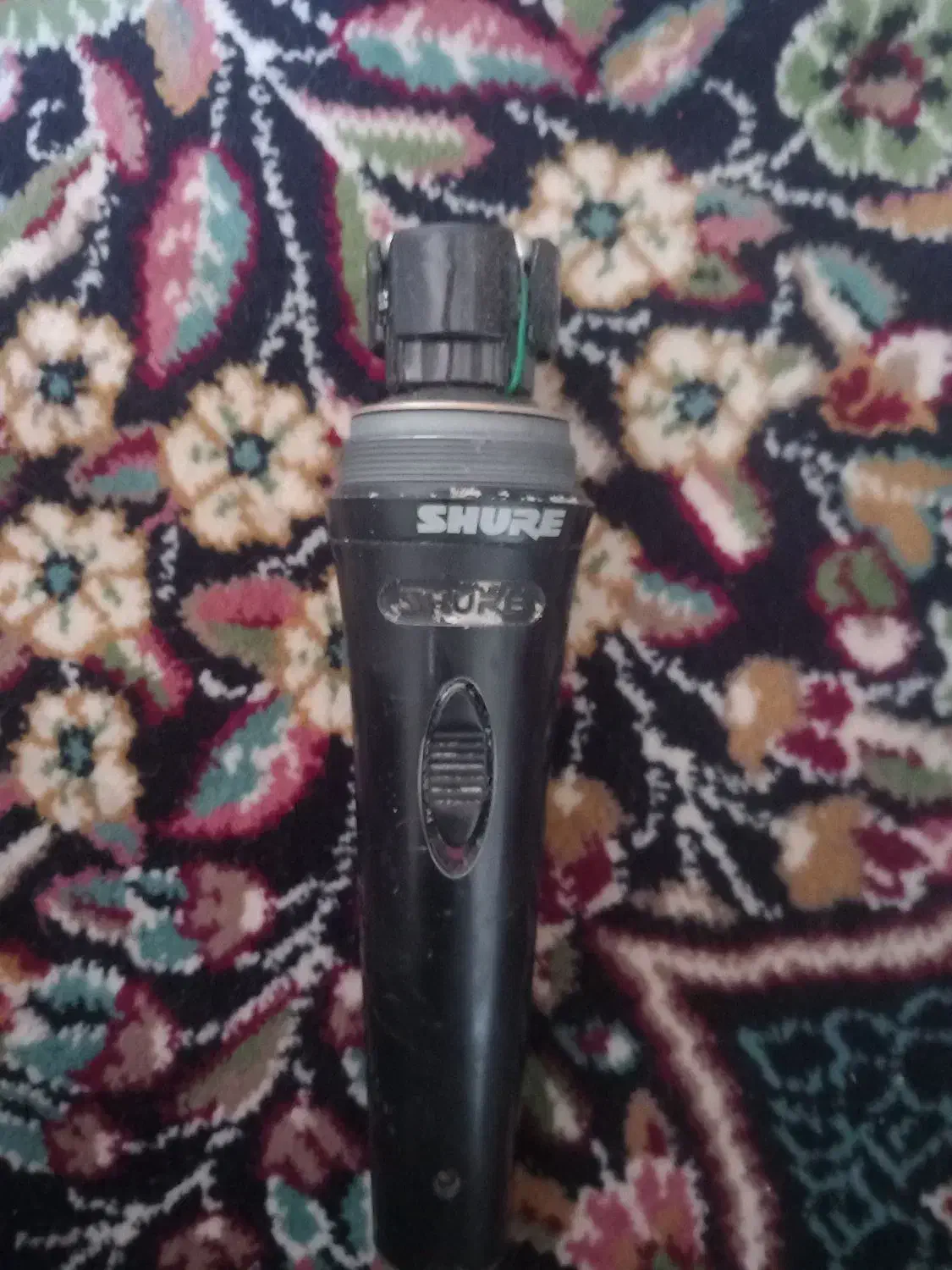 میکروفون|آلات موسیقی|ری, شهادت|دیوار