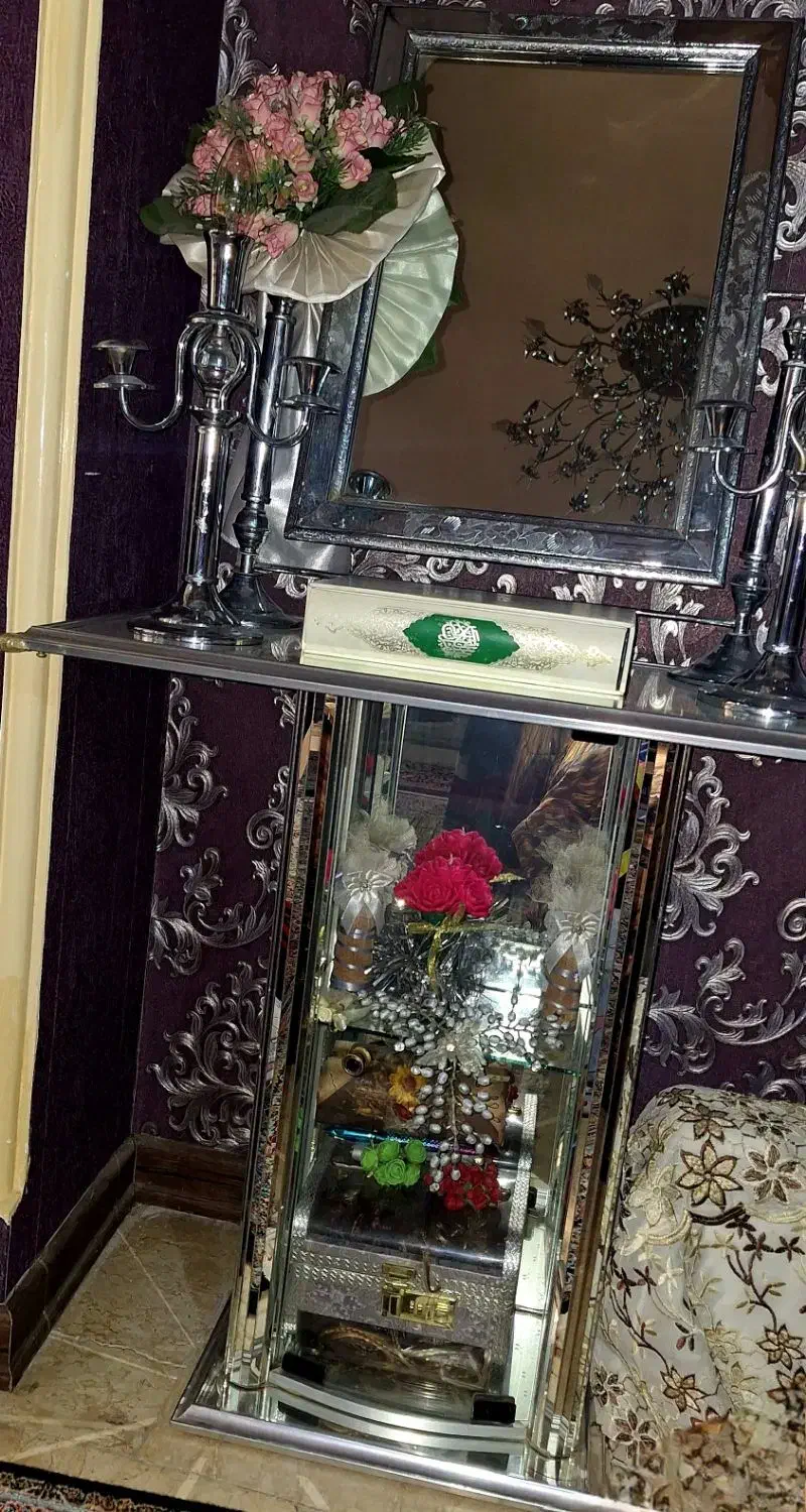 اینه شمعدان|آینه|اندیشه, اندیشه فاز ۱|دیوار