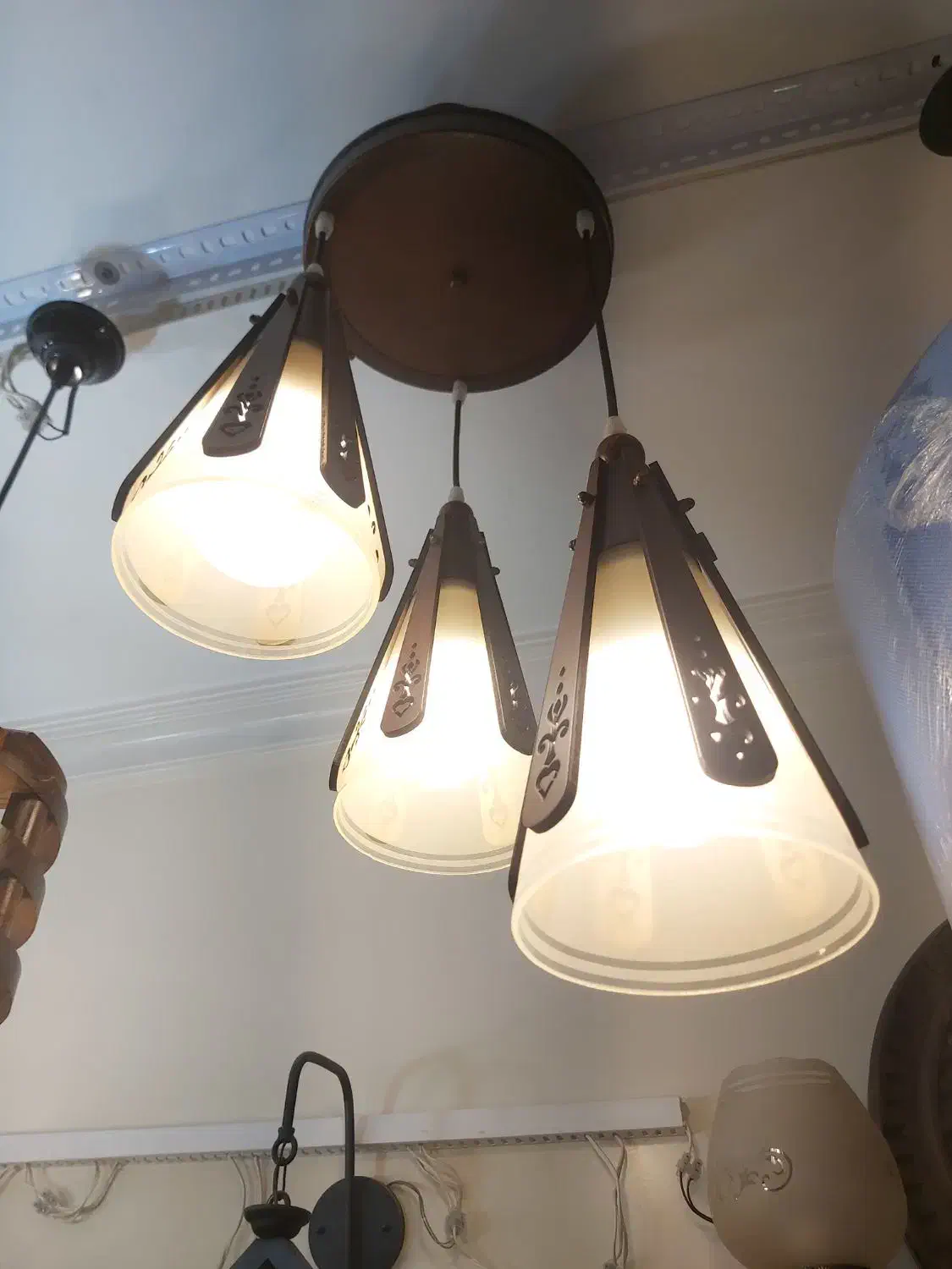 آویز کلاب ۳شعله برند دارکار|لوستر و چراغ آویز|اصفهان, مصلی|دیوار