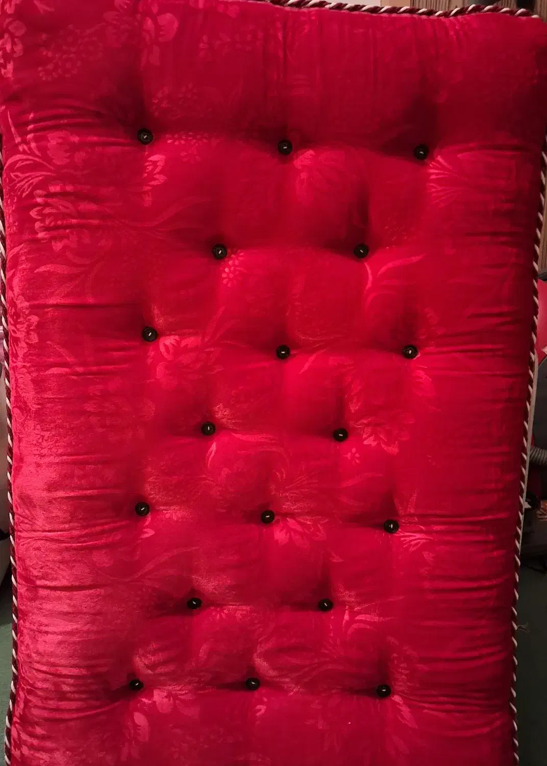 پشتی مخمل قرمز گلدار قدیمی نونو|پشتی|سنندج, |دیوار