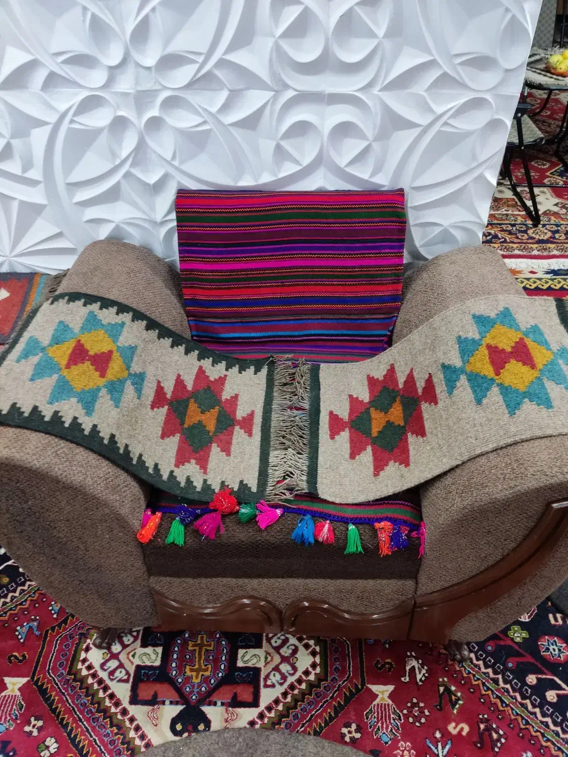 گلیم های کوسن. پشتی. گل میز ۴۰در۶۰|گلیم، جاجیم، گبه|یاسوج, |دیوار