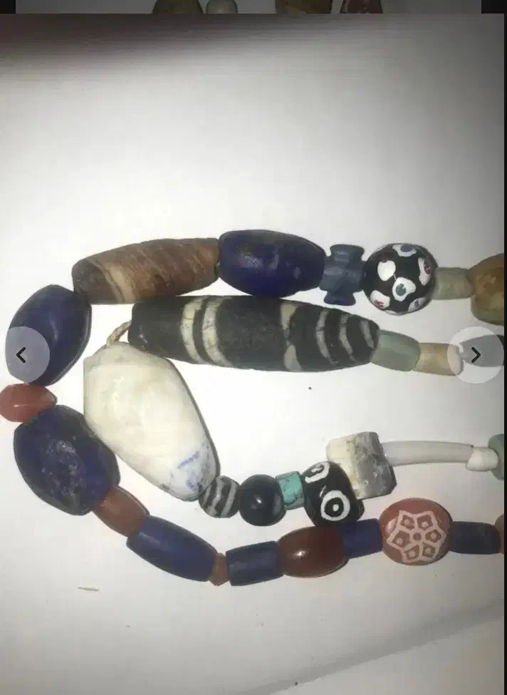 یک بندمهره عتیقه ویک توموی مفرغ|بدلیجات|جیرفت, |دیوار