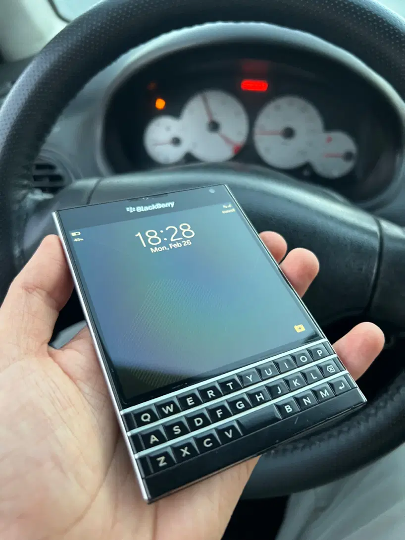 blackberry passport|موبایل|رباط‌کریم, رباط‌کریم|دیوار