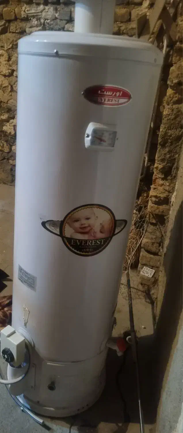 آبگرمکن سالم یه ماه کارکرده|آبگرمکن، پکیج، شوفاژ|بیجار, |دیوار