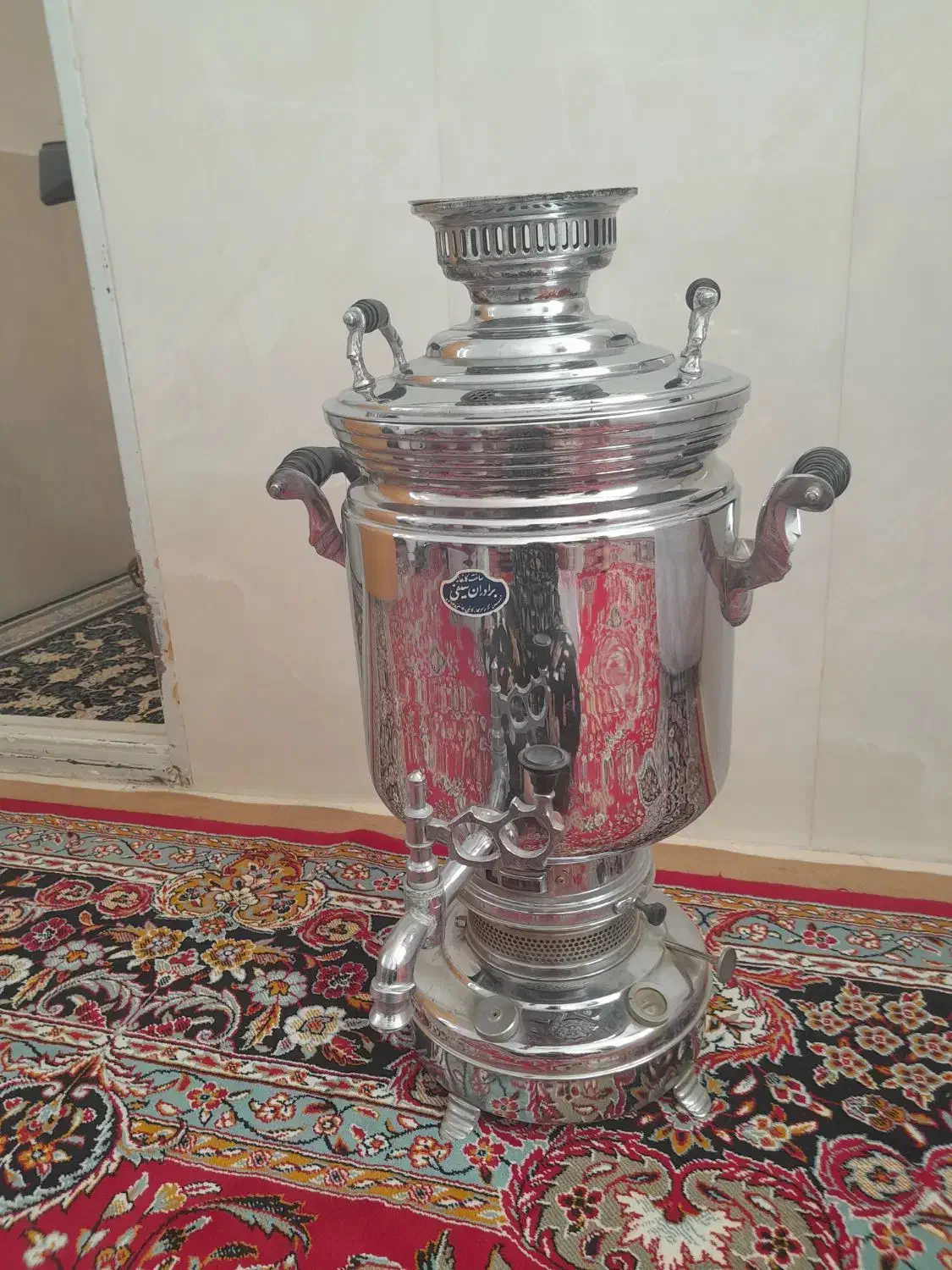 سماور نفتی بزرگ جنس خوب|سماور، چای‌ساز، قهوه‌ساز|همدان, |دیوار