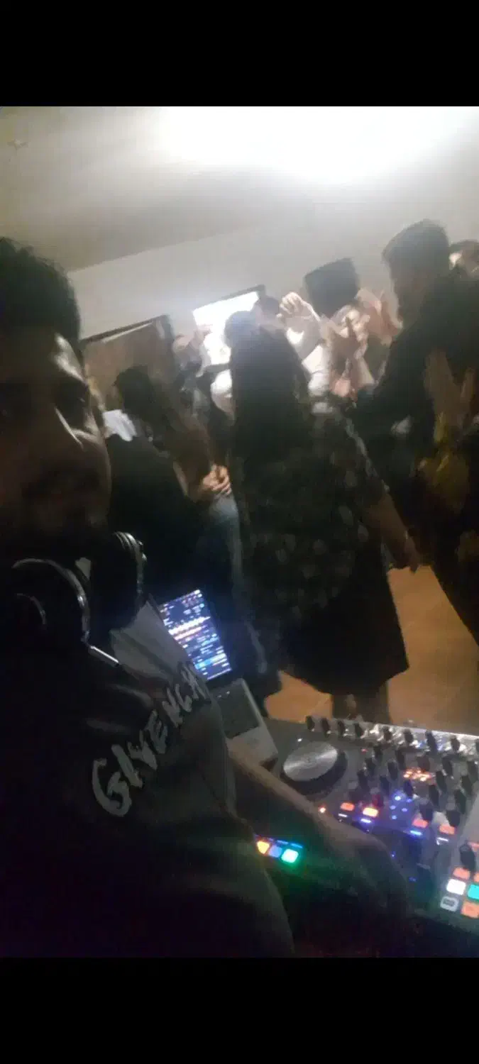 خواننده، دیجی،سالن پذیرایی|خدمات پذیرایی، مراسم|رشت, سعدی (تختی)|دیوار