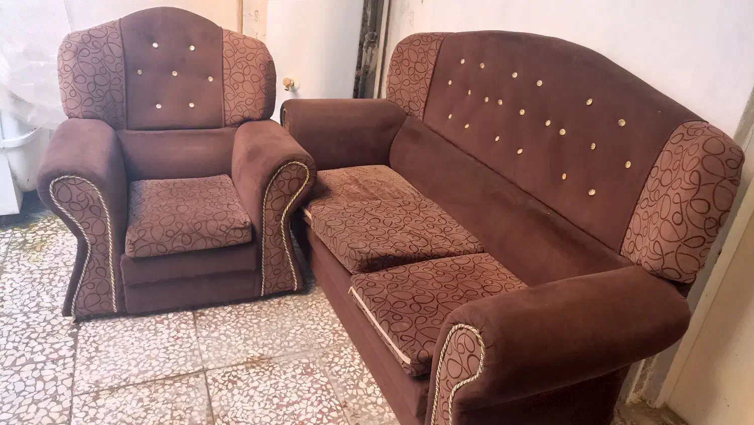 مبل هفت نفره ،بهمراه یک میز کوچک کشویی|مبلمان خانگی و میز عسلی|آمل, |دیوار