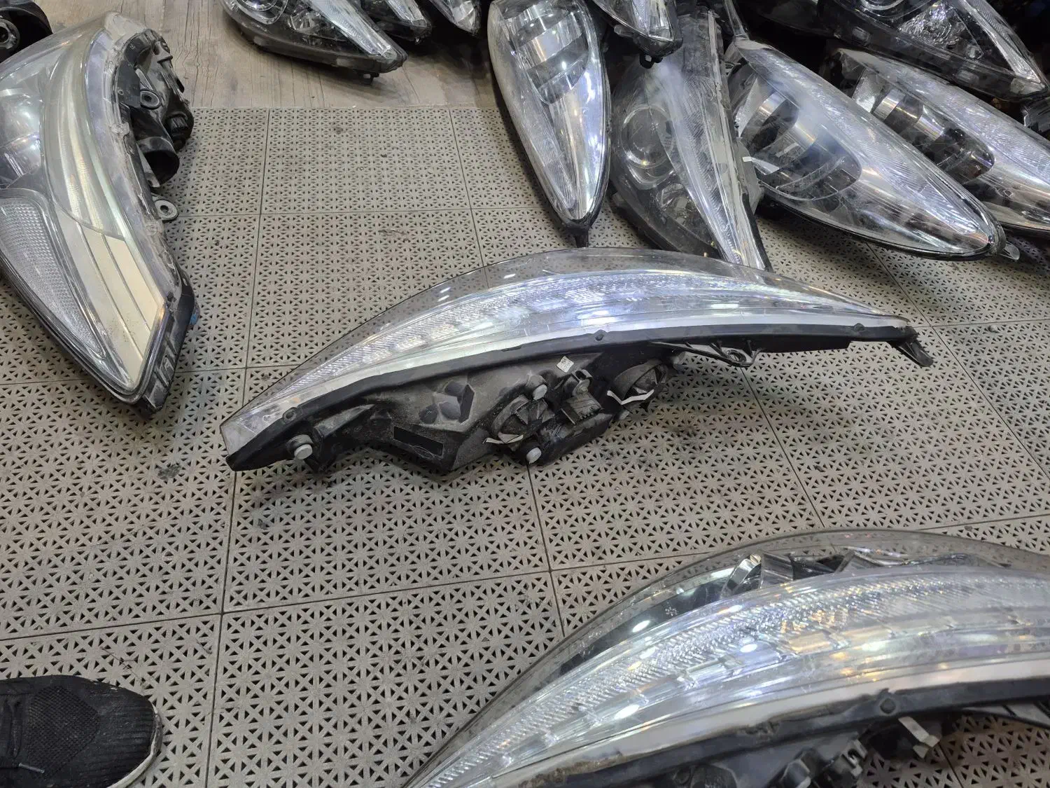 چراغ جلو ۲۰۷ کروز|قطعات یدکی و لوازم جانبی|رشت, گلسار|دیوار