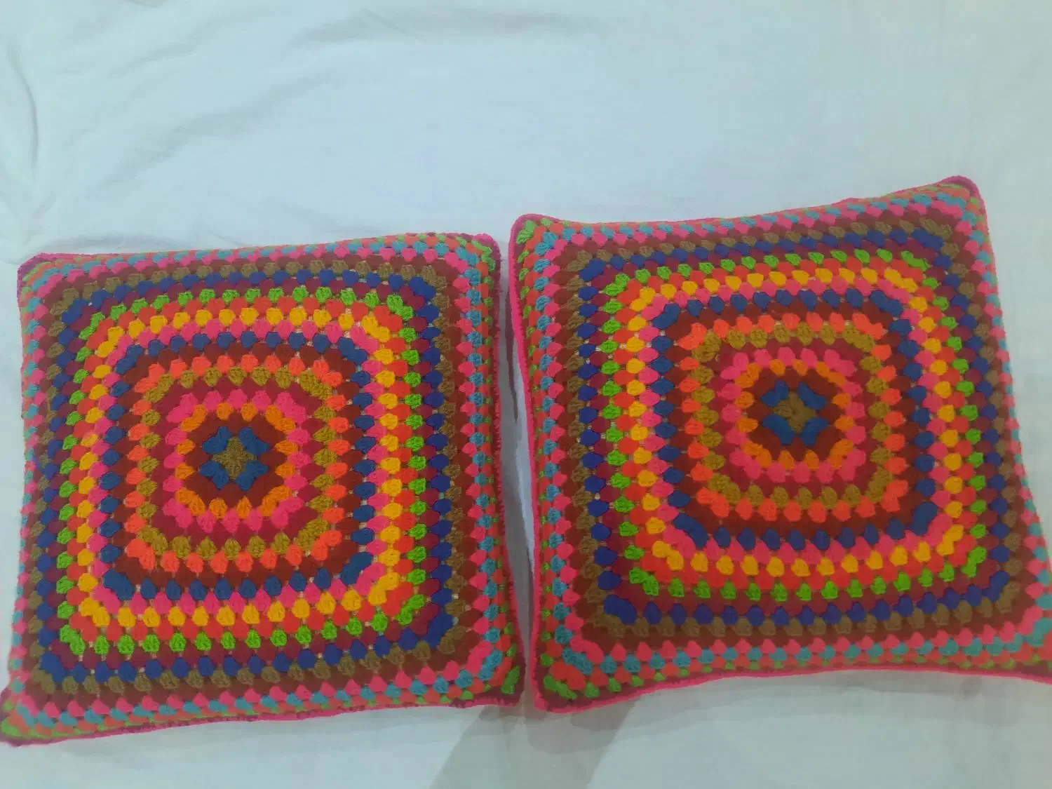 کوسن، رومیزی|رختخواب، بالش، پتو|اهر, |دیوار