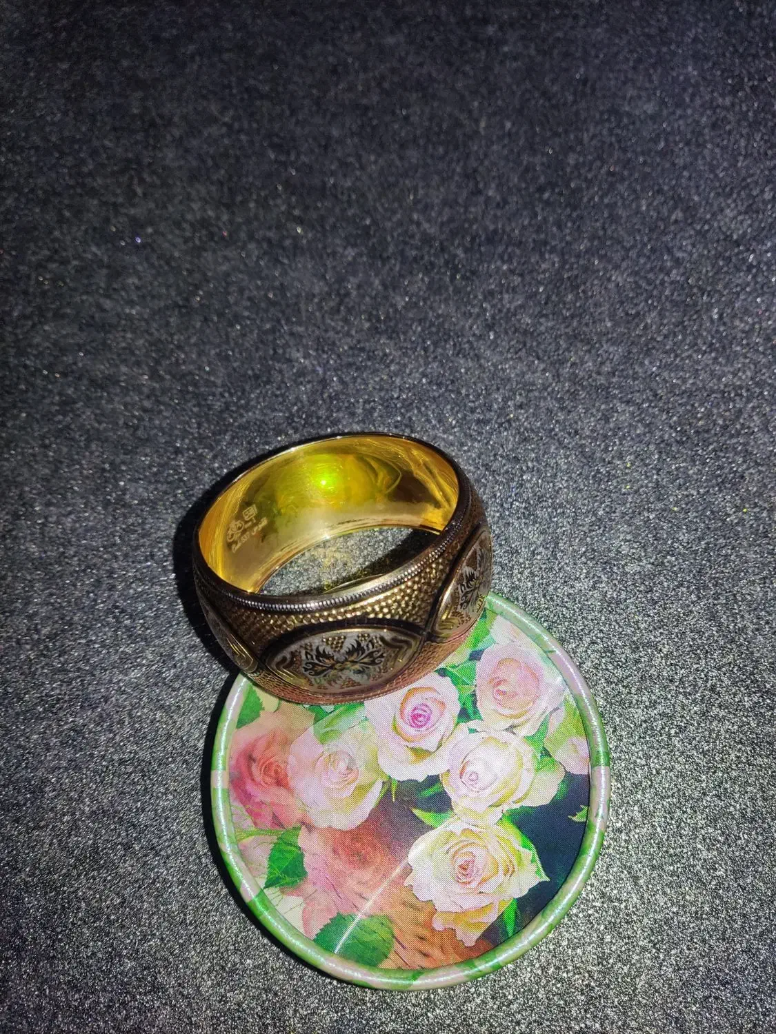 طلا یک درصد بالای تابلو|جواهرات|جم, |دیوار