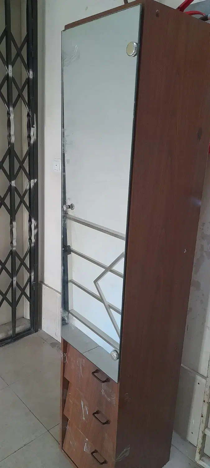 جاکفشی|جاکفشی، کمد، دراور|پرند, فاز ۴|دیوار