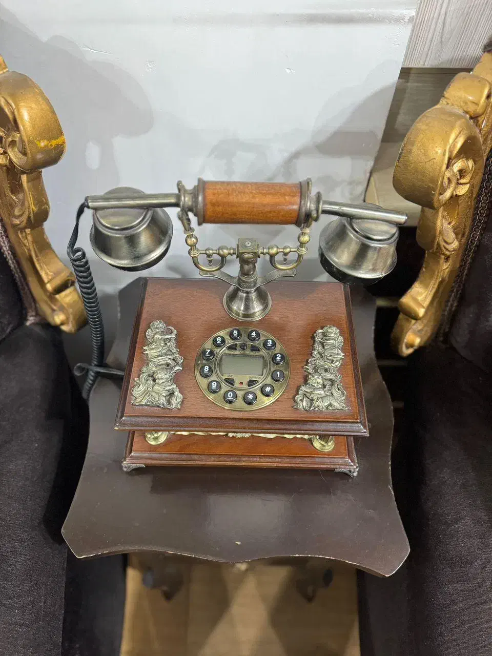 تلفن و میز تلفن کاملا سالم قیمت مناسب|تلفن رومیزی|رشت, حمیدیان|دیوار