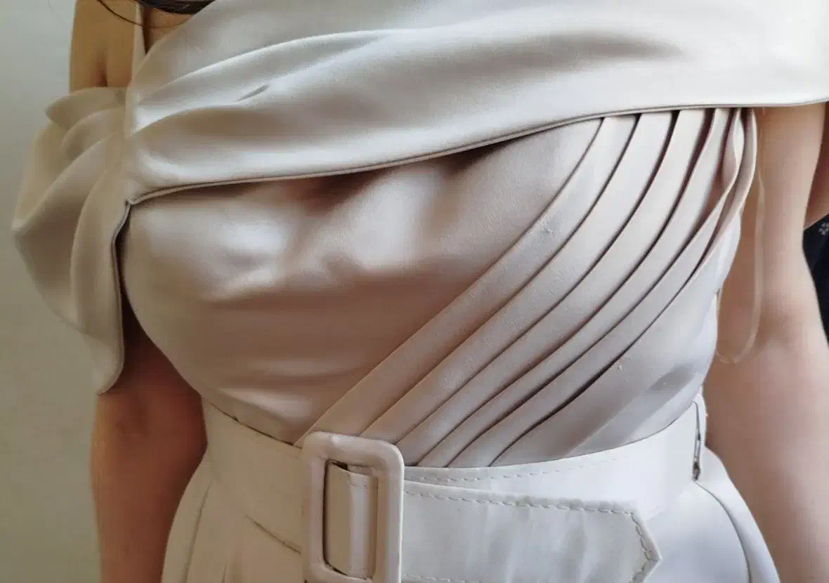 لباس مجلسی کرم رنگ|لباس|رباطکریم, رباطکریم|دیوار