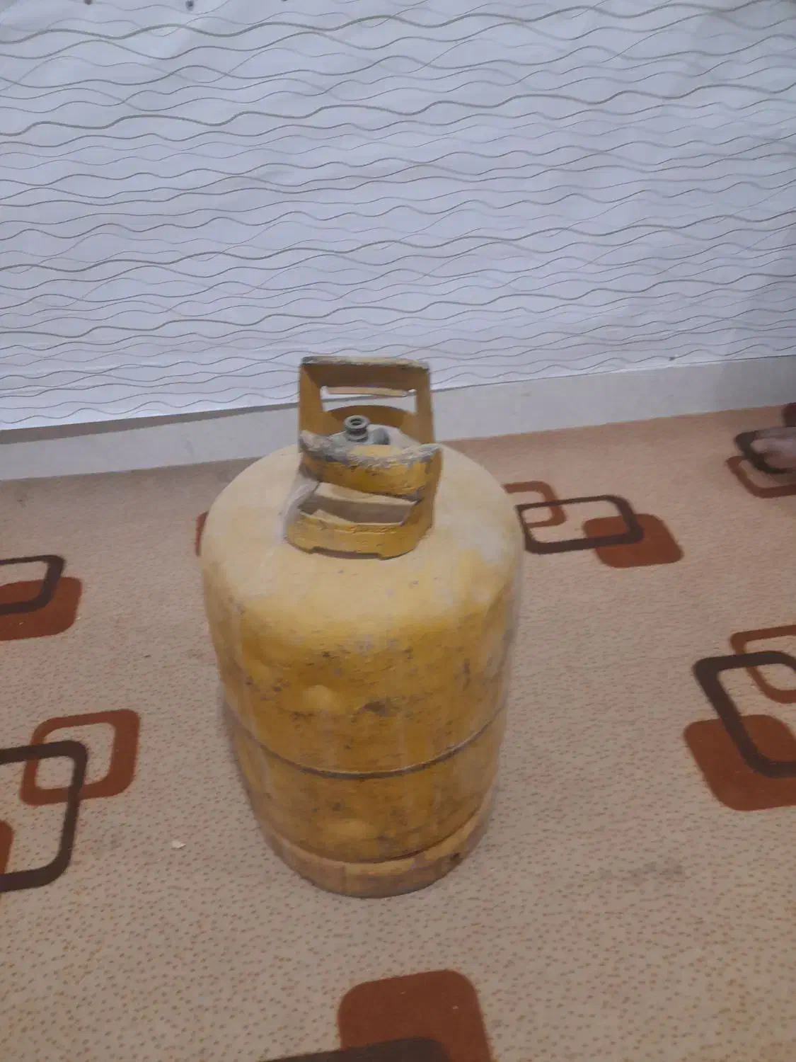 دوچرخه قدیمی و کپسول گاز|دوچرخه، اسکیت، اسکوتر|بن, |دیوار