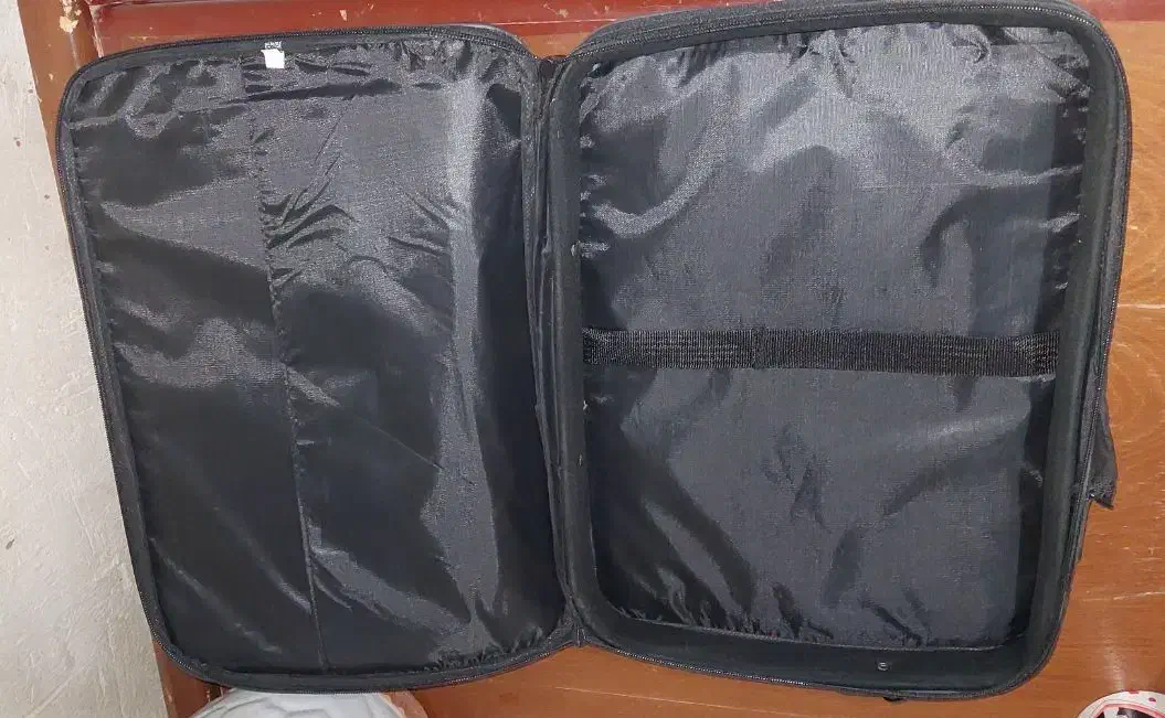 کیف لپ تاپ درحد نو و کاملا سالم|کیف، کفش، کمربند|عجب شیر, |دیوار