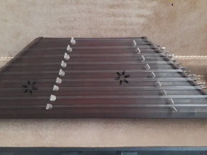 سنتور|سازهای سنتی|ری, علایین|دیوار