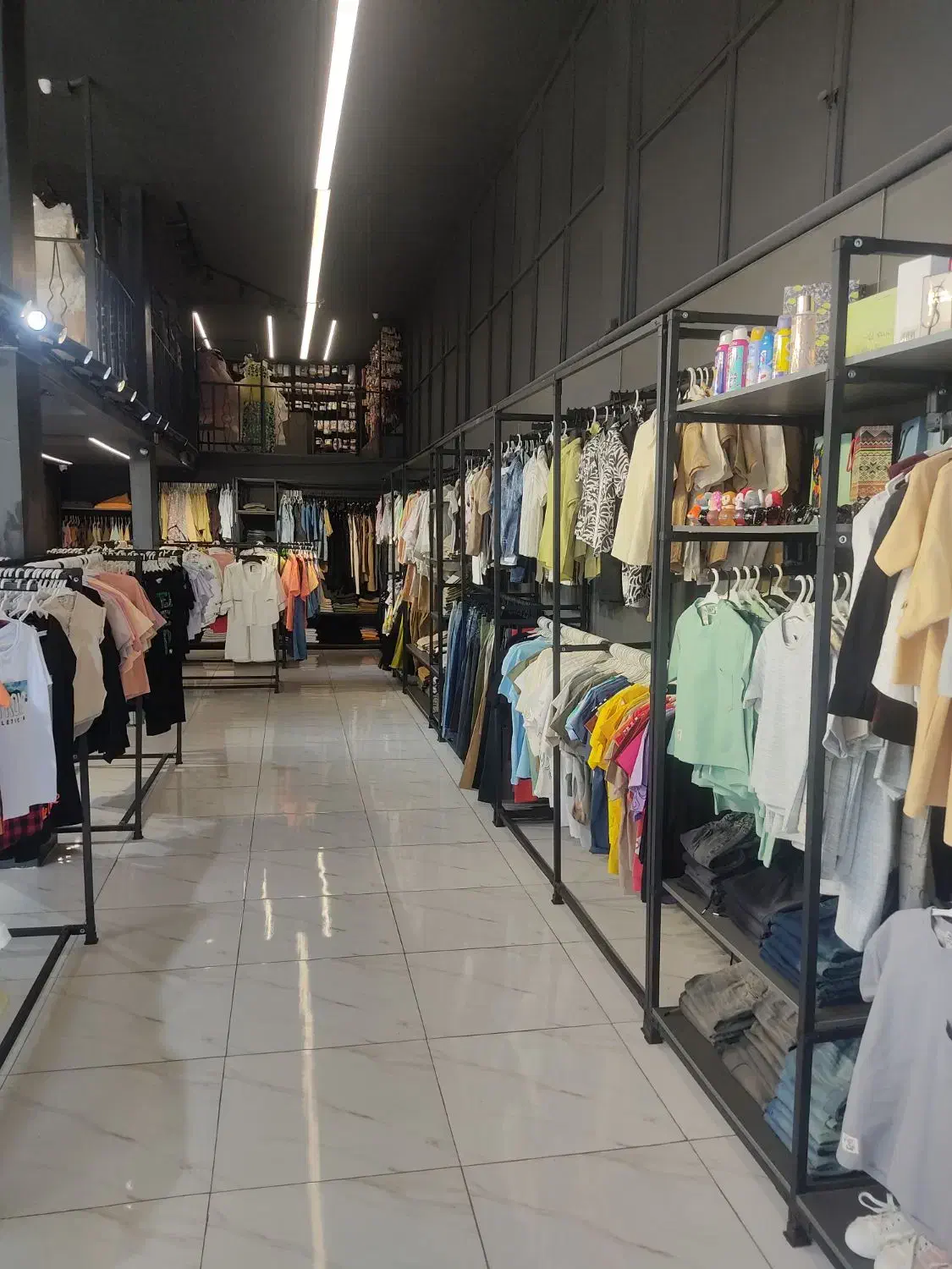 استخدام فروشنده خانم|استخدام بازاریابی و فروش|خمینی‌شهر, |دیوار