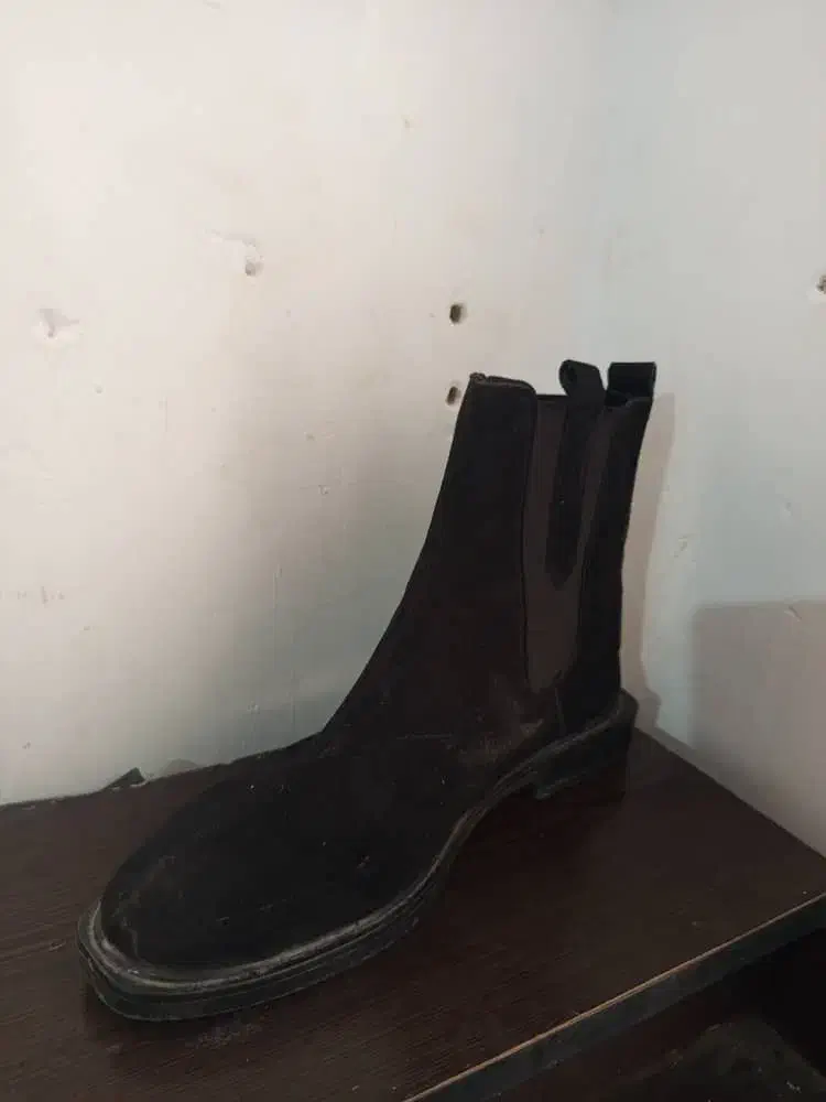 نیم بوت|کیف، کفش، کمربند|مسجد سلیمان, |دیوار