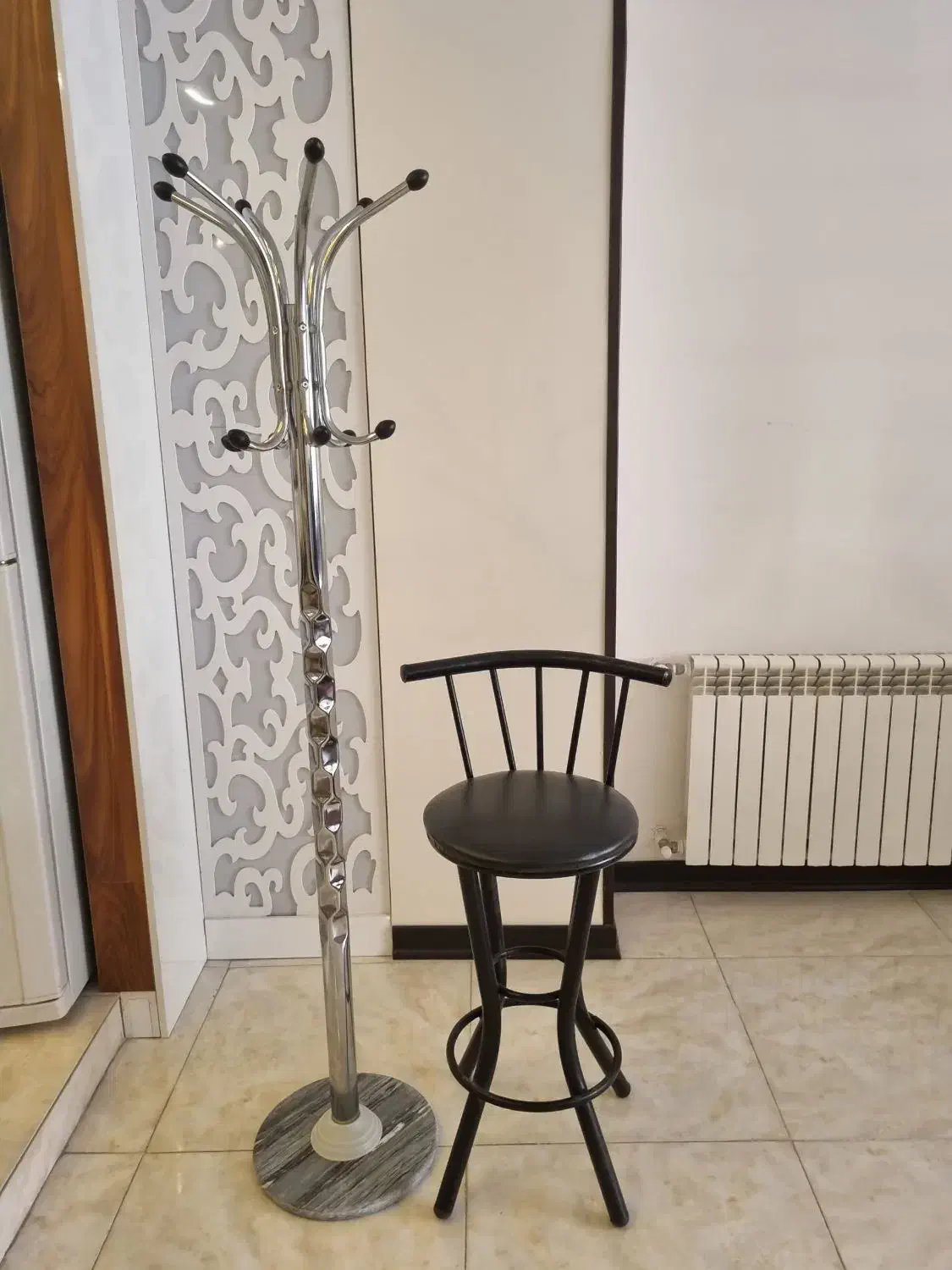 صندلی اپن و جالباسی|صندلی و نیمکت|کرج, کوی زنبق|دیوار