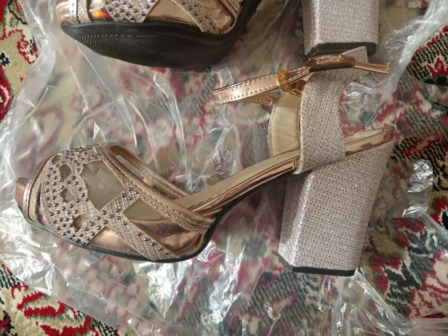 کفش مجلسی|کیف، کفش، کمربند|ایوان, |دیوار