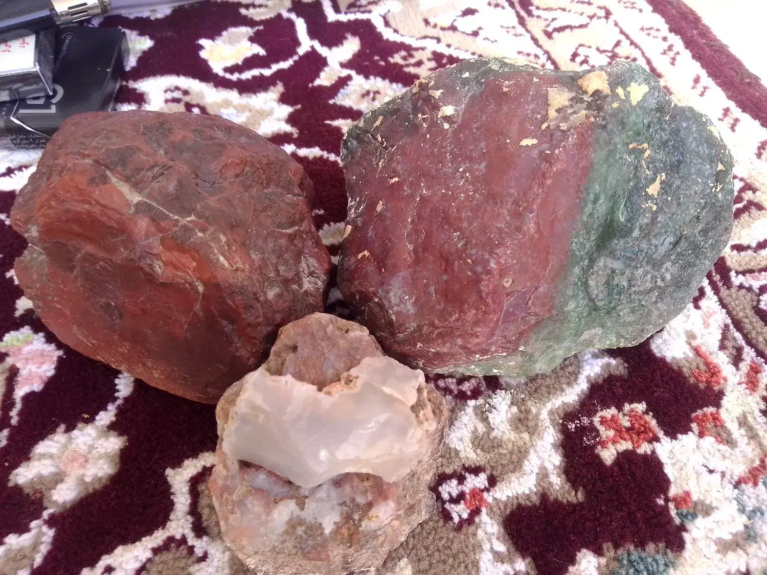 تعدادی سنگ جاسپر و کلسدونی|جواهرات|نظرآباد, رسالت|دیوار