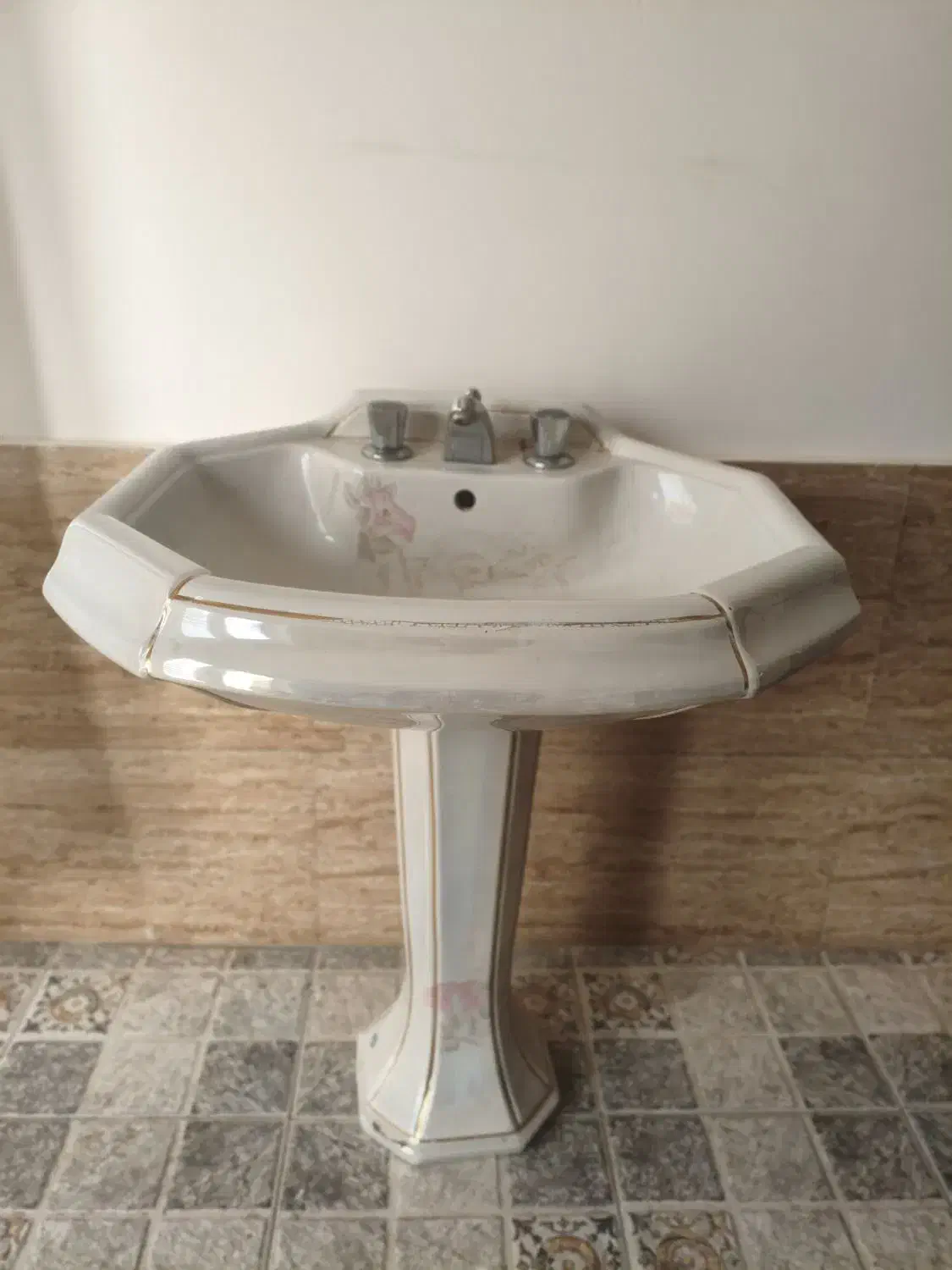 روشویی با شیر|لوازم سرویس بهداشتی|کاشان, کارگر|دیوار