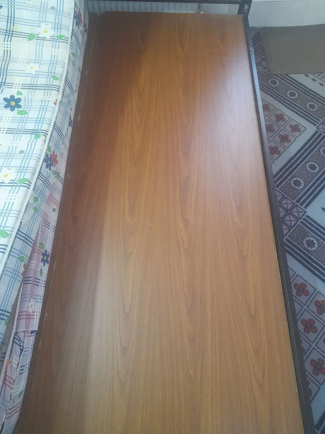 تخت خواب فلزی دونفره|تخت و سرویس خواب|گلبهار, شهر جدید گلبهار|دیوار