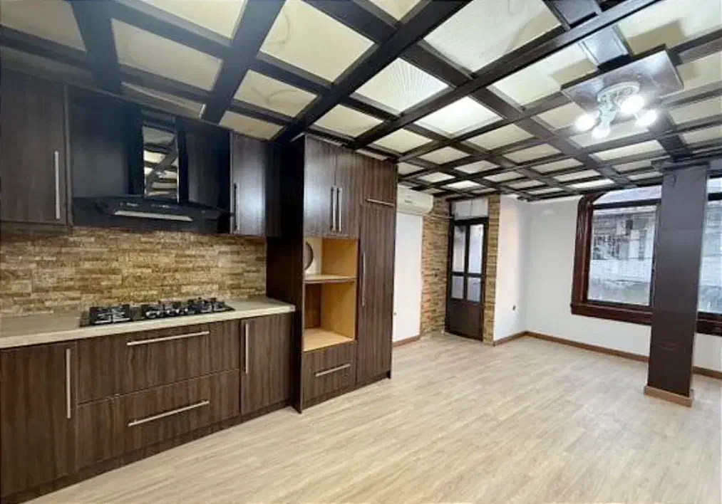 واحد ۹۲ متر اداری تجاری مسکونی در ناصر خسرو|اجارهٔ دفتر کار، اتاق اداری، مطب|بندر انزلی, سی متری|دیوار