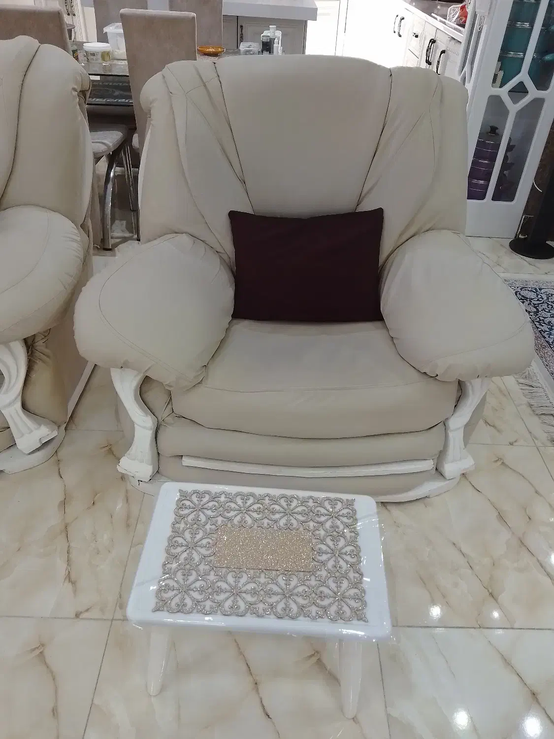 مبل ۷ نفره چرم|مبلمان خانگی و میز عسلی|رودسر, |دیوار