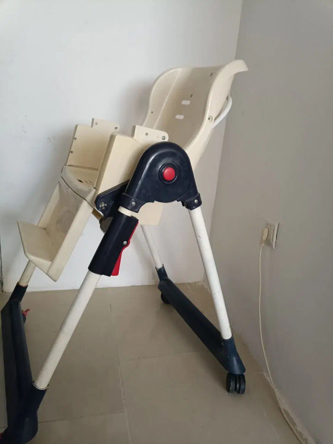 صندلی|تخت و صندلی بچه|بیرجند, |دیوار