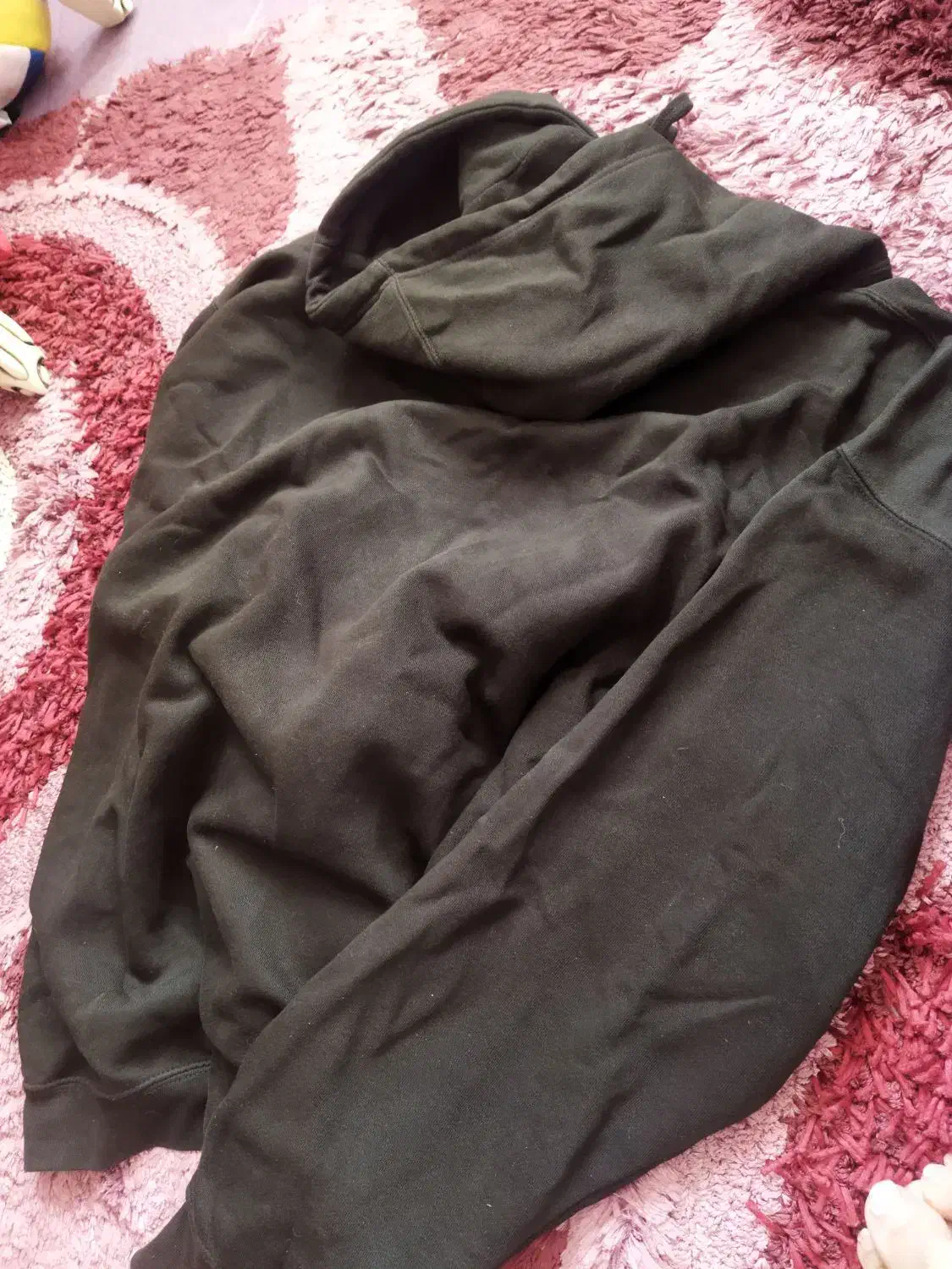 هودی|لباس|کرج, اصفهانی‌ها|دیوار