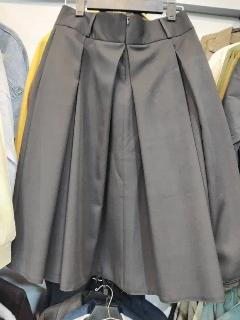 دامن کوتاه|لباس|گنبد کاووس, |دیوار