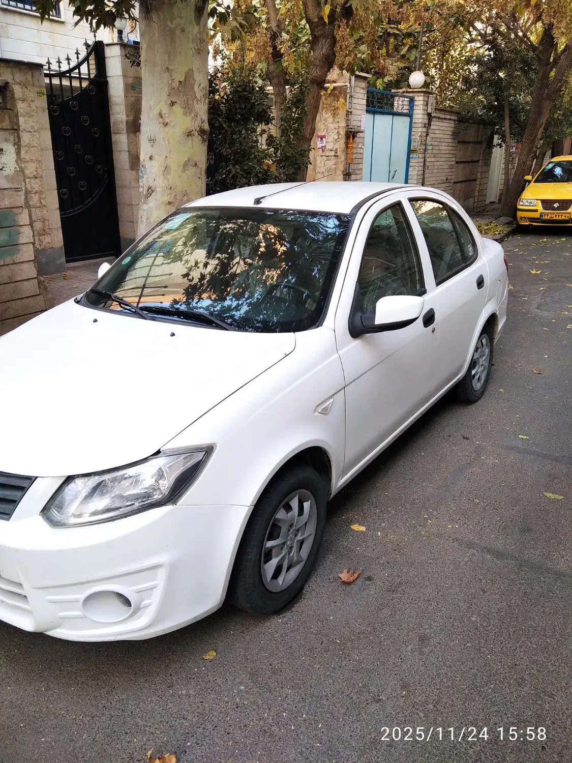 ساینا ۱۴۰۰کم کار کرد|خودرو سواری و وانت|کرج, شهرک ولیعصر|دیوار