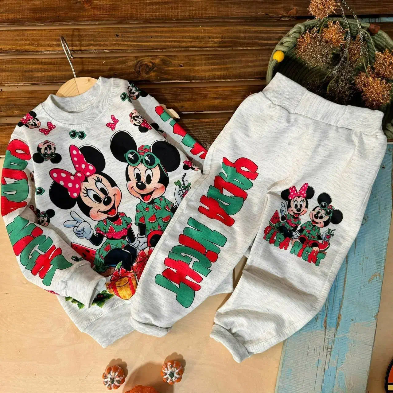 یلدا اومد|کفش و لباس بچه|شیراز, میانرود|دیوار