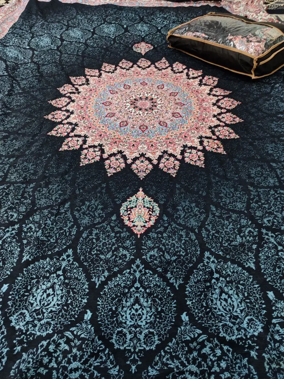 رو فرشی کش دار با نقش و رنگ زیبا|روفرشی|بهبهان, |دیوار