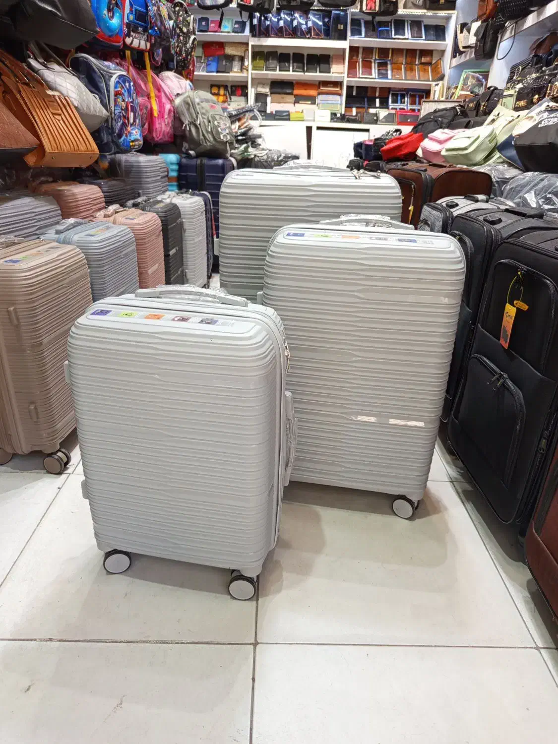 چمدون خارجی نشکن وارداتی وپارچه ای چهار چرخ خارجی|کیف، کفش، کمربند|مشهد, یاس|دیوار