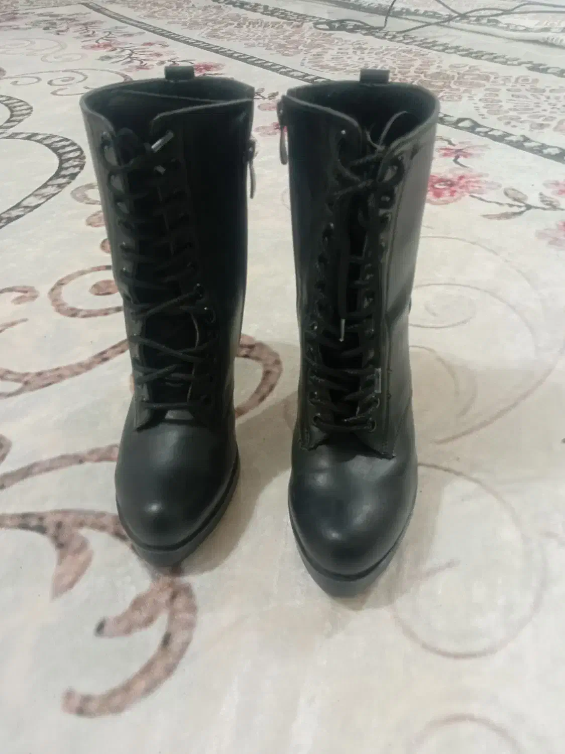 پوتین زنانه|کیف، کفش، کمربند|فیروزآباد (آذربایجان), |دیوار