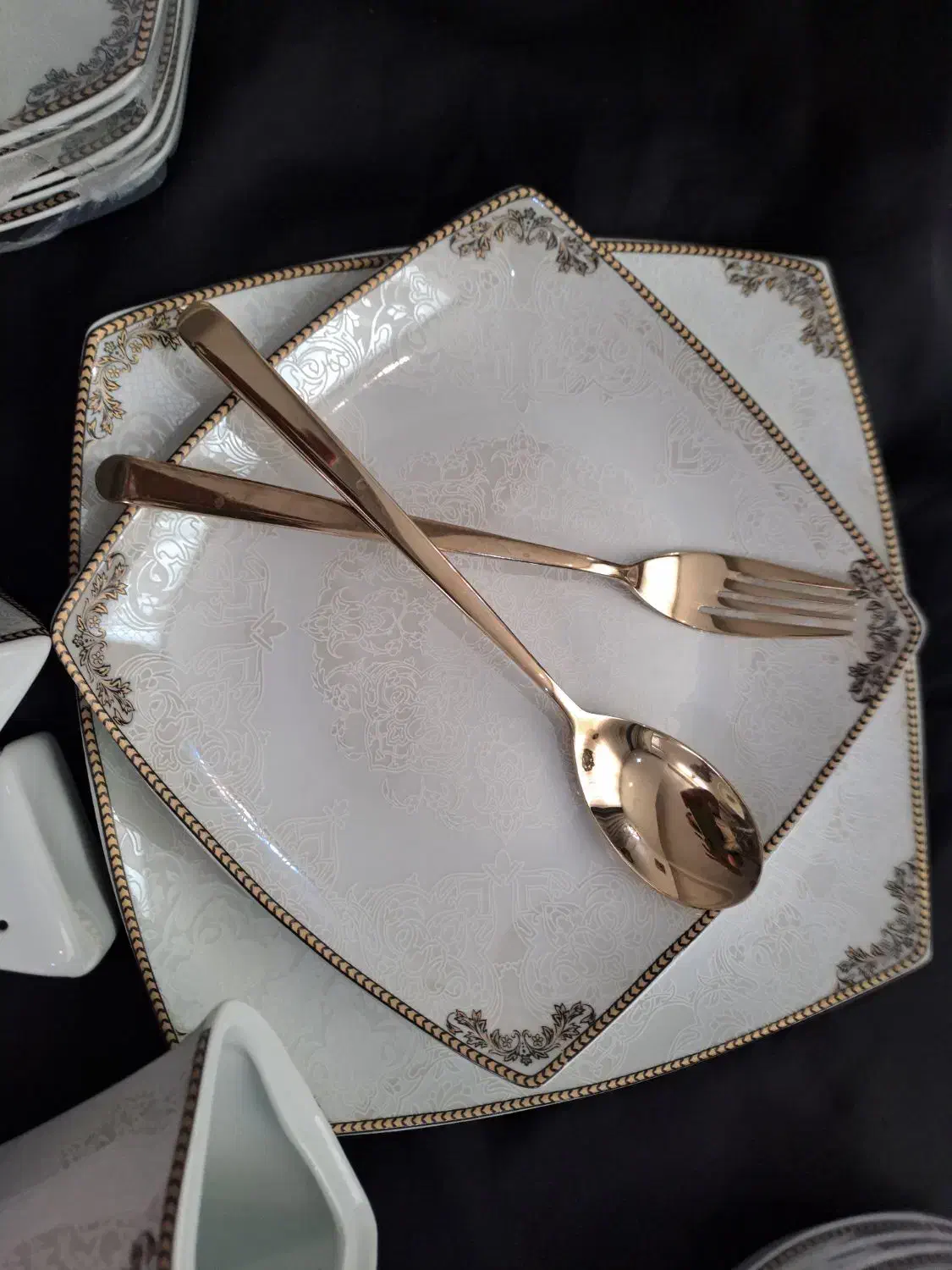 سرویس چینی رزیانا طلا کوب طرح ۱۱۴|ظروف سرو و پذیرایی|تهران, خزانه|دیوار