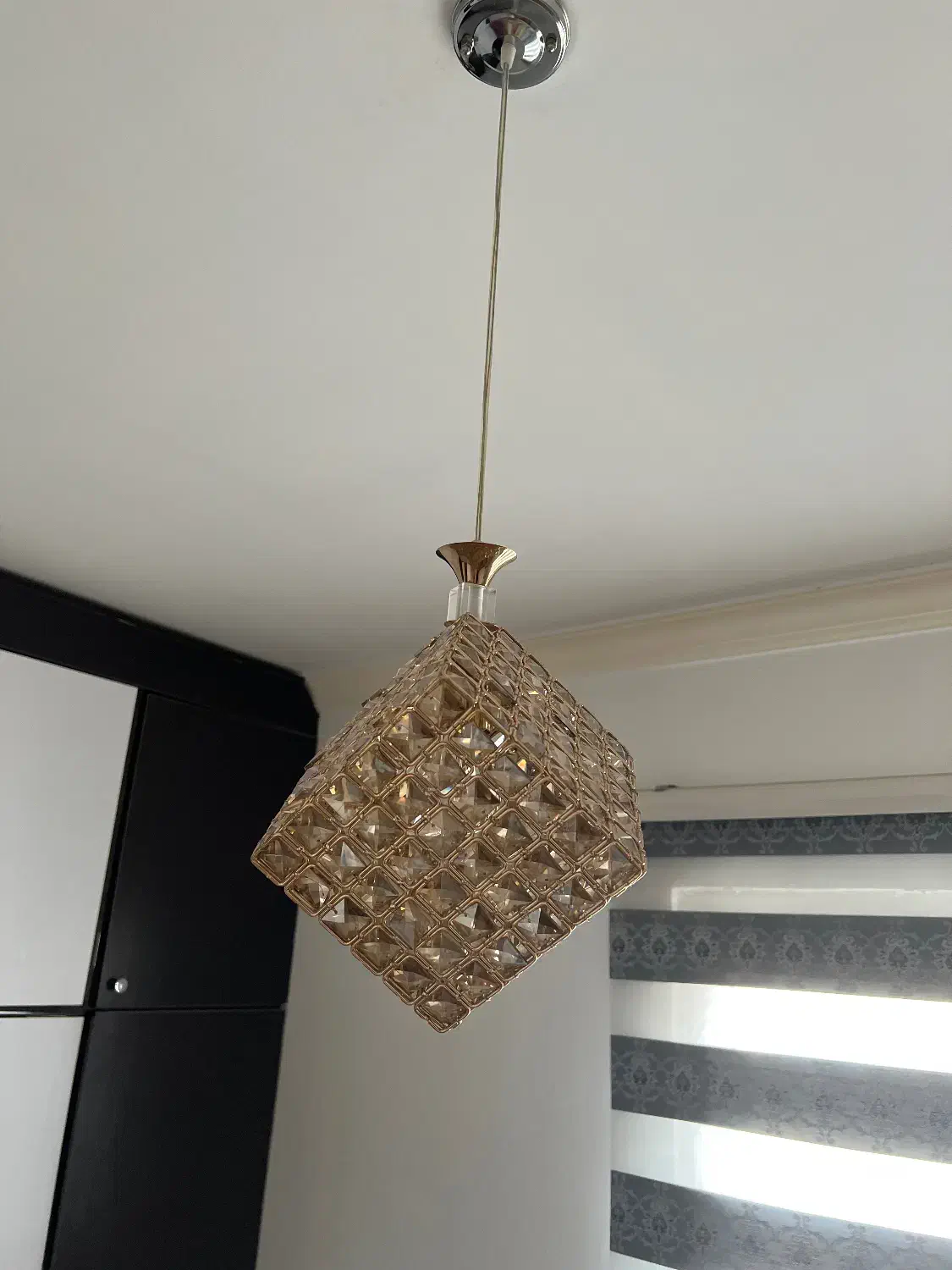 دو عدد لوستر تک شاخه و یک عدد ساعت دیواری|لوستر و چراغ آویز|کیش, |دیوار