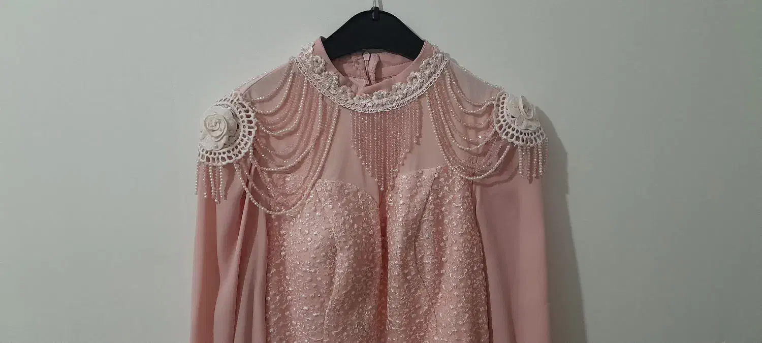 لباس مجلسی|لباس|اشتهارد, |دیوار