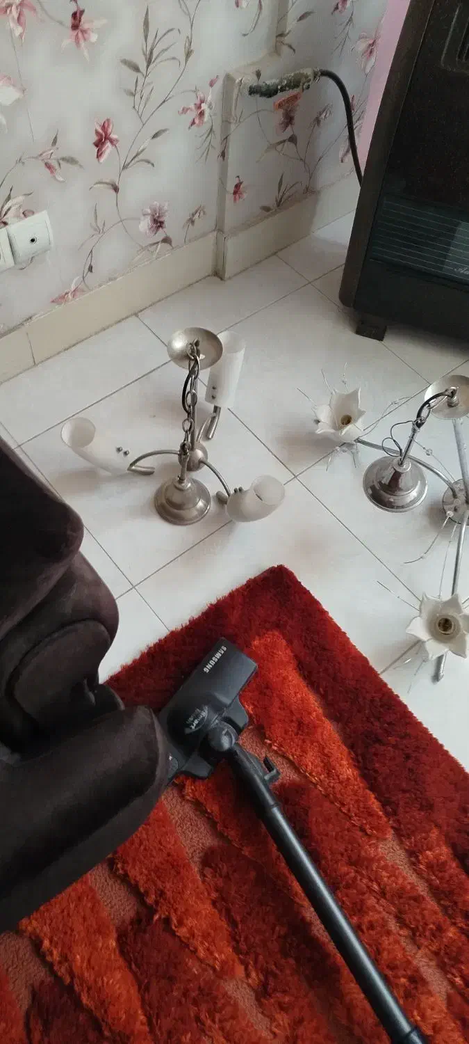 لوستر فروشی|لوستر و چراغ آویز|نیشابور, محله میدان باغات|دیوار