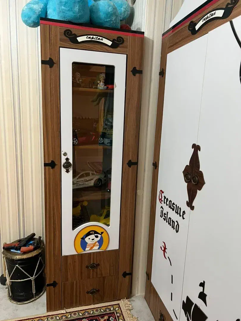 تخت وکمد کودک کاملا تمیزو سالم وجادار|اسباب و اثاث بچه|اردبیل, |دیوار